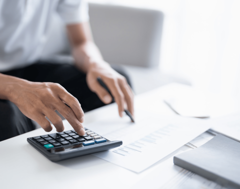 Man die berekening maakt met een rekenmachine